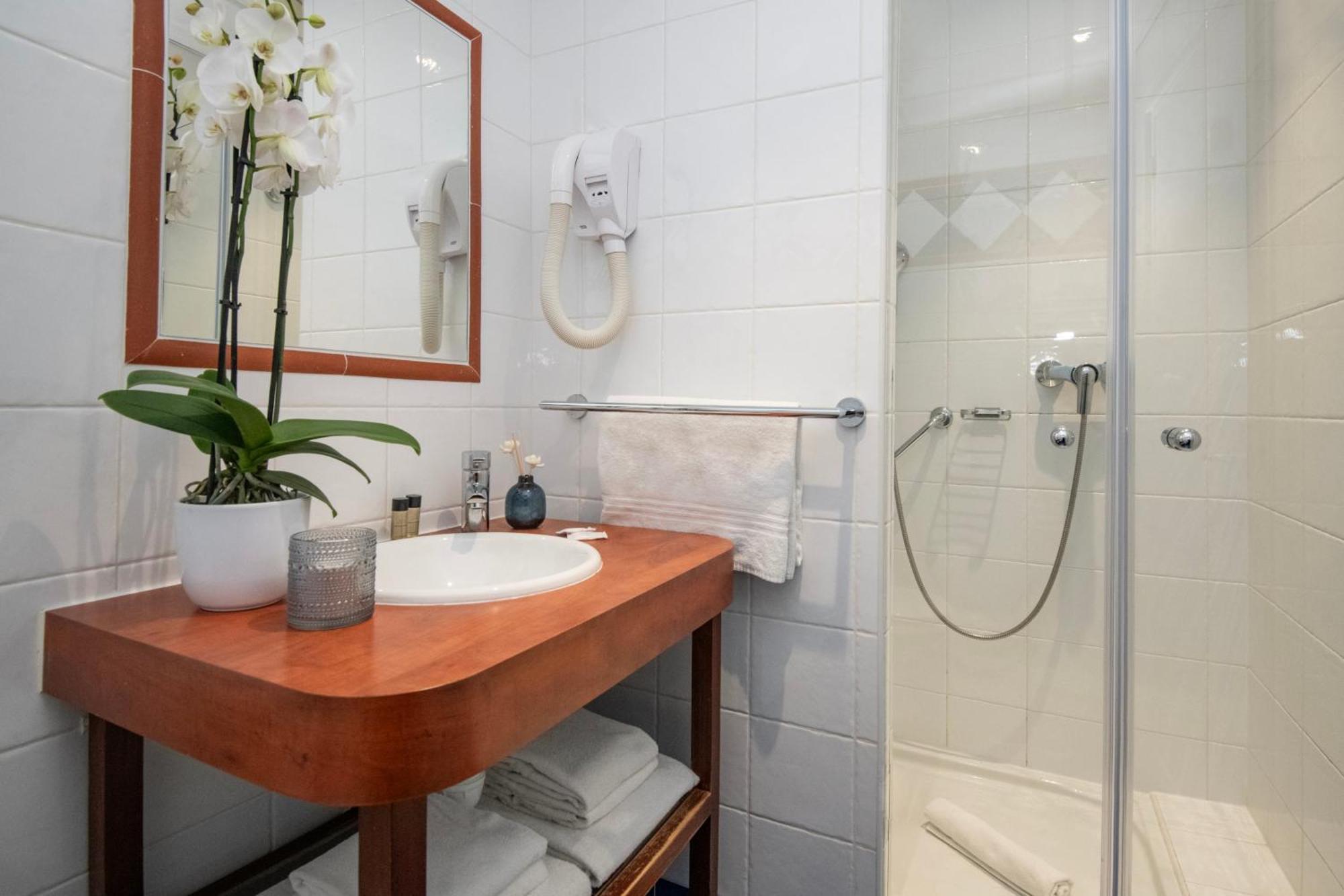 Hotel Vendome Menton - Reouverture Buitenkant foto