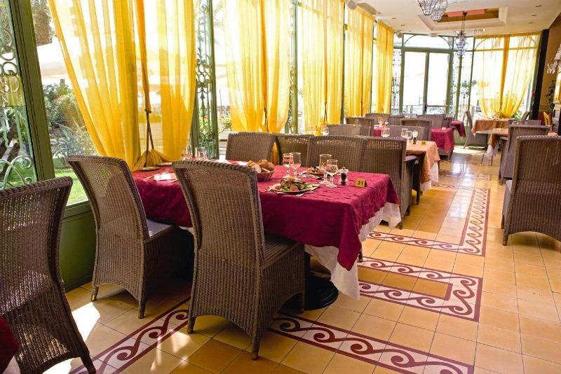Hotel Vendome Menton - Reouverture Buitenkant foto